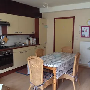 Knus Met Zijdelings Zeezicht Appartement
